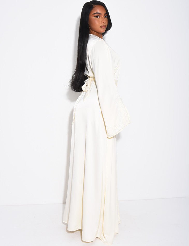 ABAYA PREMIUM À BORDURES PERLÉES ET CEINTURE ASSORTIE ECRU - EmnaBaya