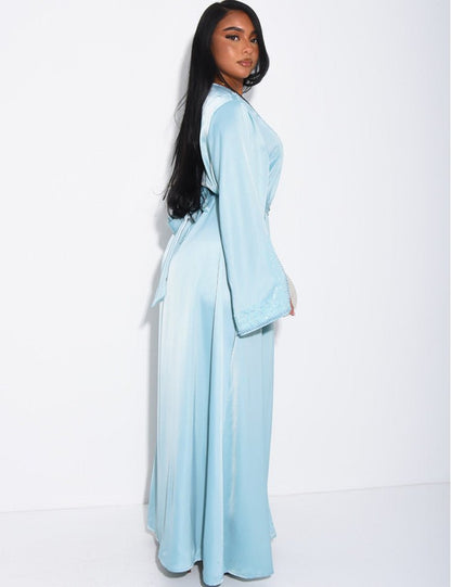 ABAYA PREMIUM À BORDURES PERLÉES ET CEINTURE ASSORTIE - EmnaBaya