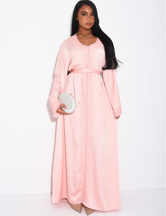 ABAYA PREMIUM À BORDURES PERLÉES ET CEINTURE ASSORTIE ROSE - EmnaBaya