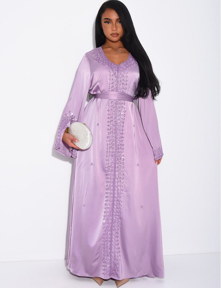 ABAYA PREMIUM À BORDURES PERLÉES ET CEINTURE ASSORTIE VIOLET - EmnaBaya